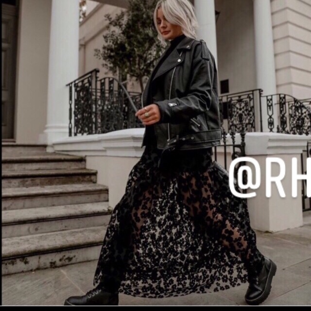 (Zara) NWT🏷 Embroidered Skirt